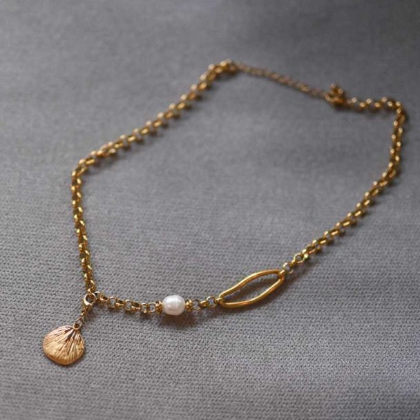 Gold-Colored Chain Necklace with Shell Pendant - Sea Breeze